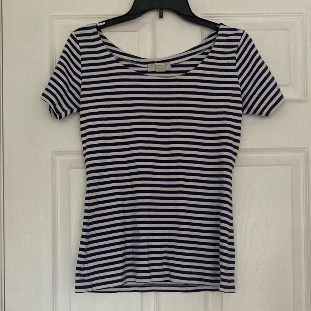 Women’s M Navy and White Striped Short-Sleeved Top